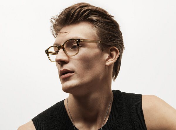 Bågar från Calvin Klein hos Direkt Optik